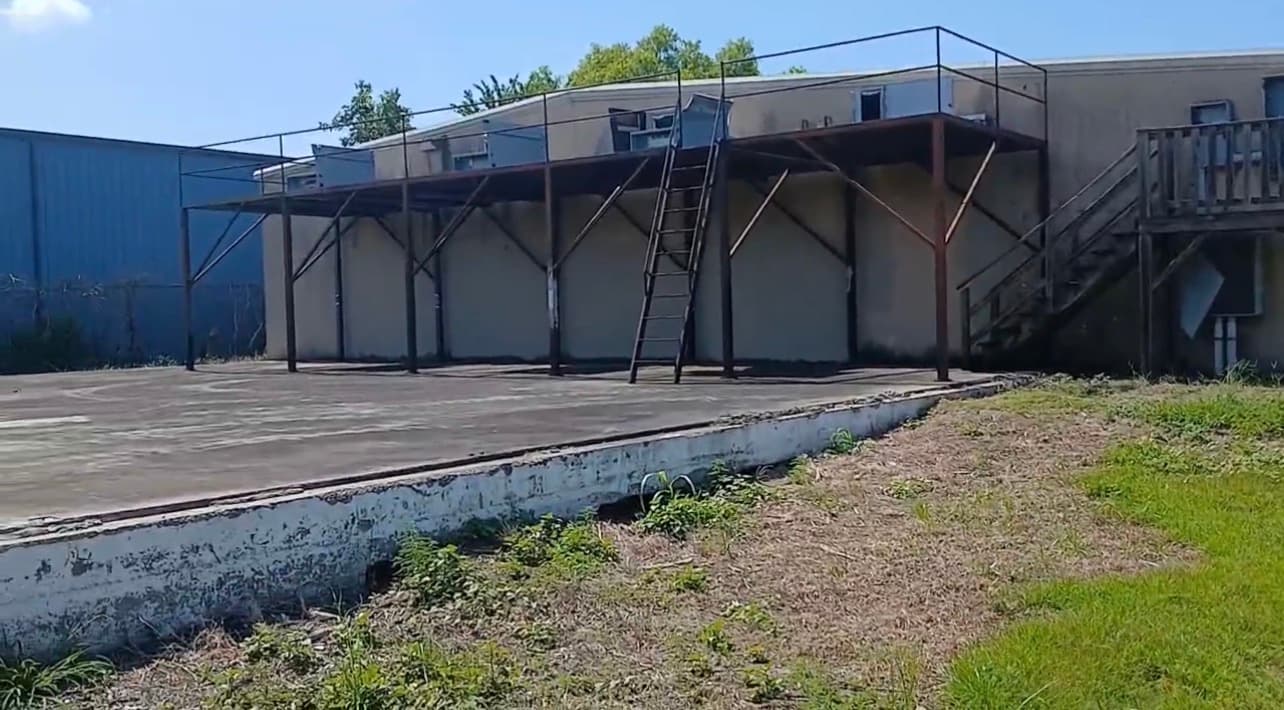 Correct rear — elevated slab close